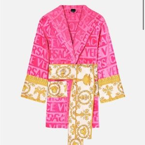 Authentic Versace I ♡ BAROQUE SHORT BATHROBE in hot pink in gentlyused condition